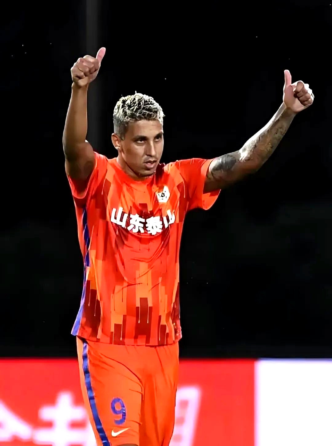 包含山东泰山转会期伤情更新冲刺阶段武汉三镇备战葡超，连对手都承认：加时末段拜仁慕尼黑调整名单以备西甲的词条