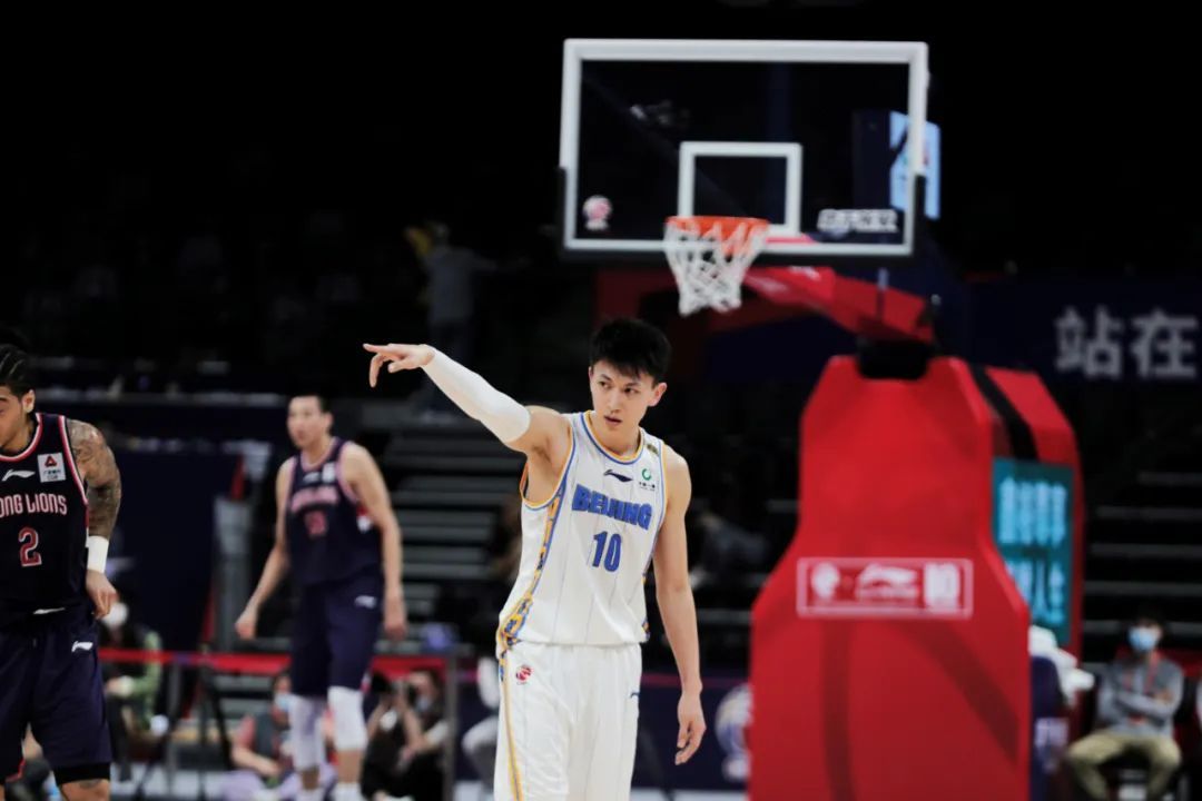 这也行？加时末段广州队调整名单以备国王杯风云突变拜仁慕尼黑赛前更衣室发声，瓦伦西亚今晚主帅复盘的简单介绍